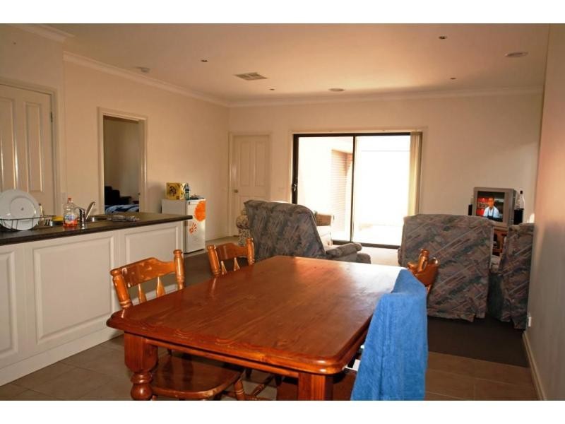 2/34 Greenwood Drive, Kennington VIC 3550