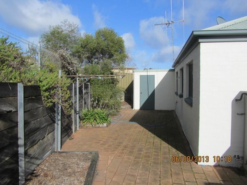 2./12 Race Street, Flora Hill VIC 3550