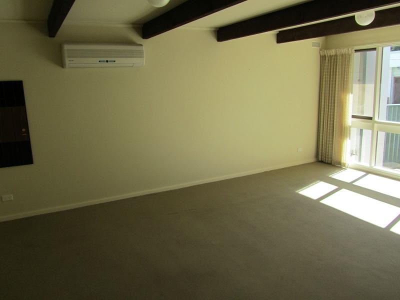 4/12 Harpin Street, Strathdale VIC 3550