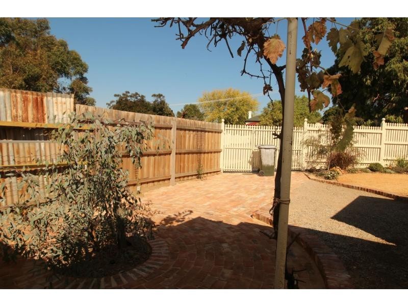 .27 Eaglehawk Road, Bendigo VIC 3550