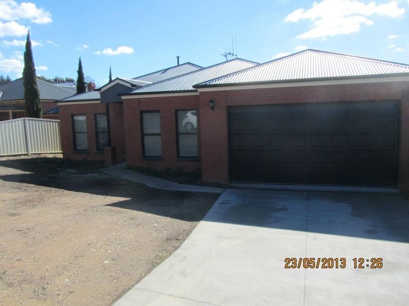 1./7 Bottlebrush Court, Strathdale VIC 3550
