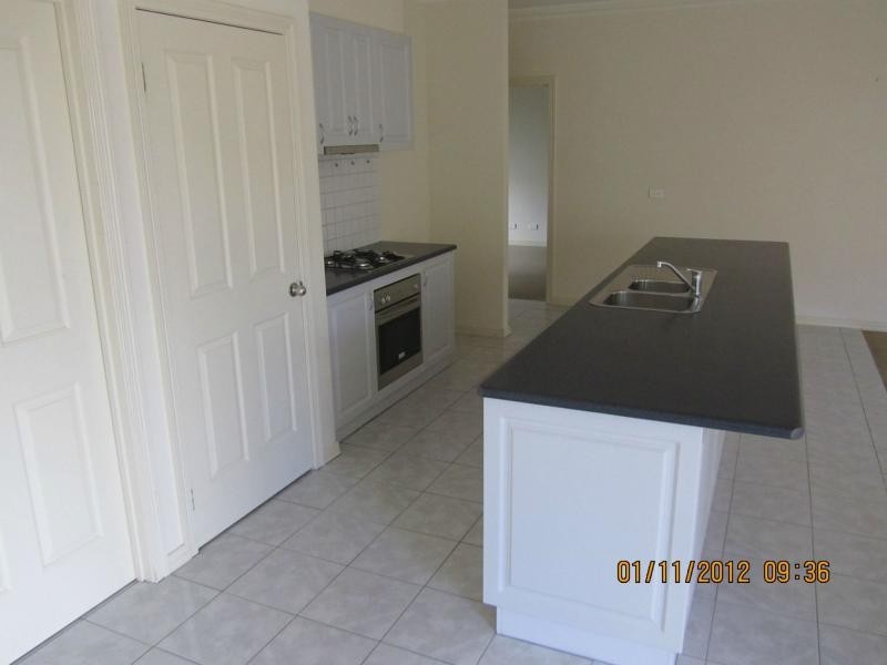 1./7 Bottlebrush Court, Strathdale VIC 3550