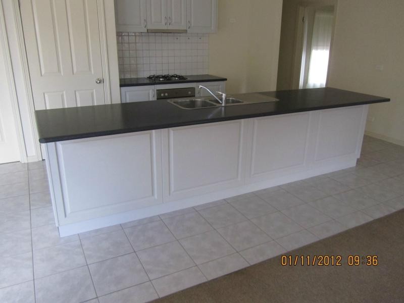 1./7 Bottlebrush Court, Strathdale VIC 3550