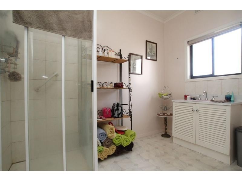 Unit 3/2 Sandhurst Road, California Gully VIC 3556