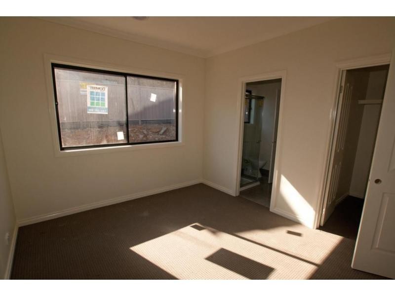 36 Friswell Avenue, Flora Hill VIC 3550