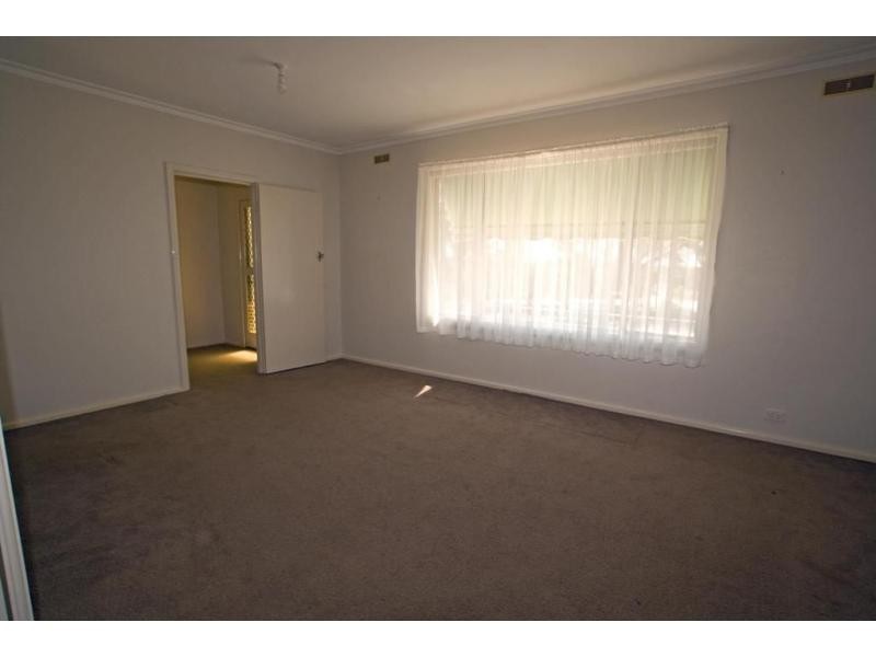 12 Race Street, Flora Hill VIC 3550