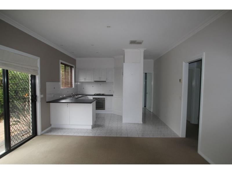 1/82 Sternberg Street, Kennington VIC 3550