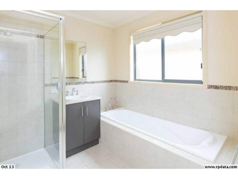 33 Hodgkinson Street, Kennington VIC 3550