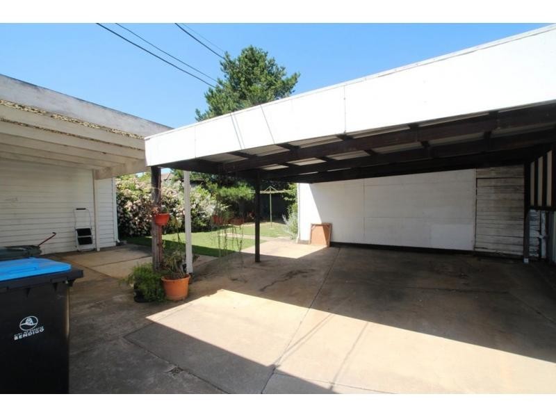 4 Bendigo Crescent, Flora Hill VIC 3550