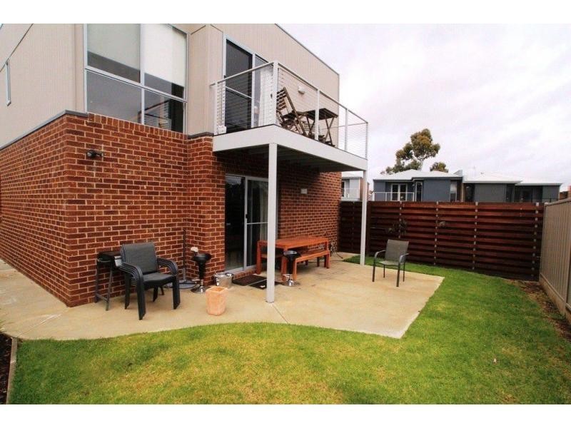 3 Lorne Terrace, Flora Hill VIC 3550