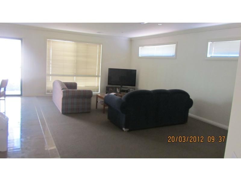 5B. Vincent Drive, Kennington VIC 3550