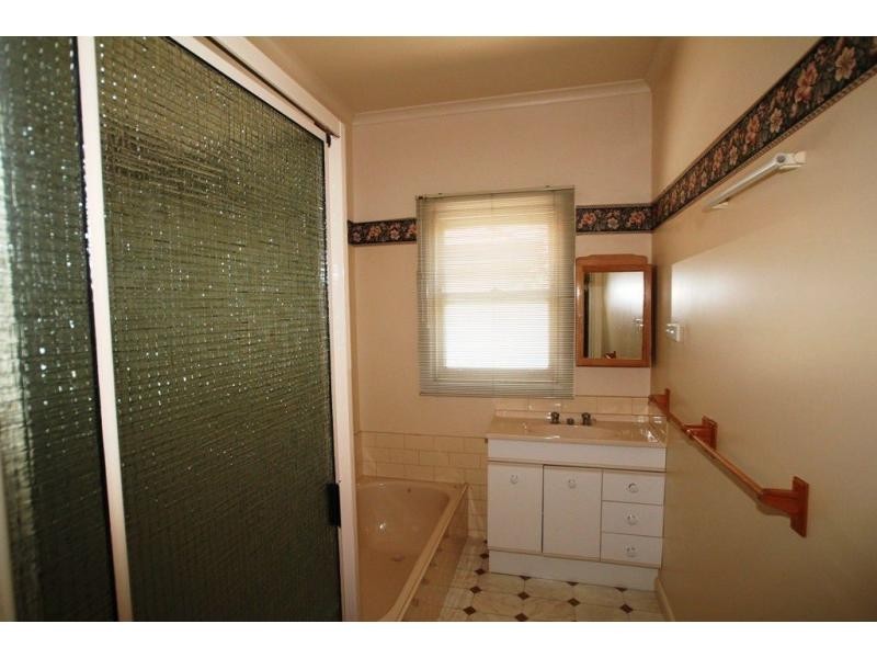 4 Bendigo Crescent, Flora Hill VIC 3550