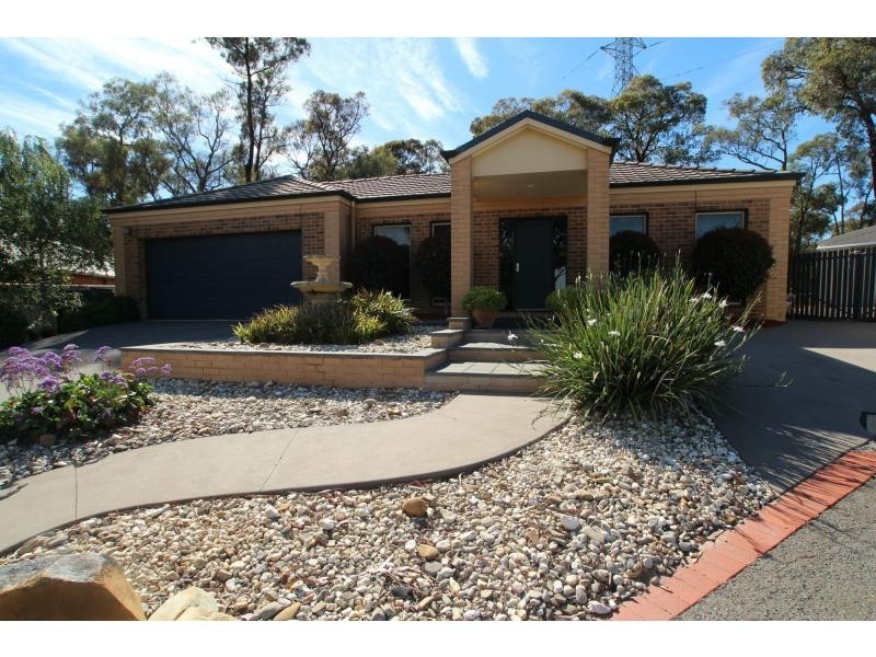 17 Regency Place, Kennington VIC 3550