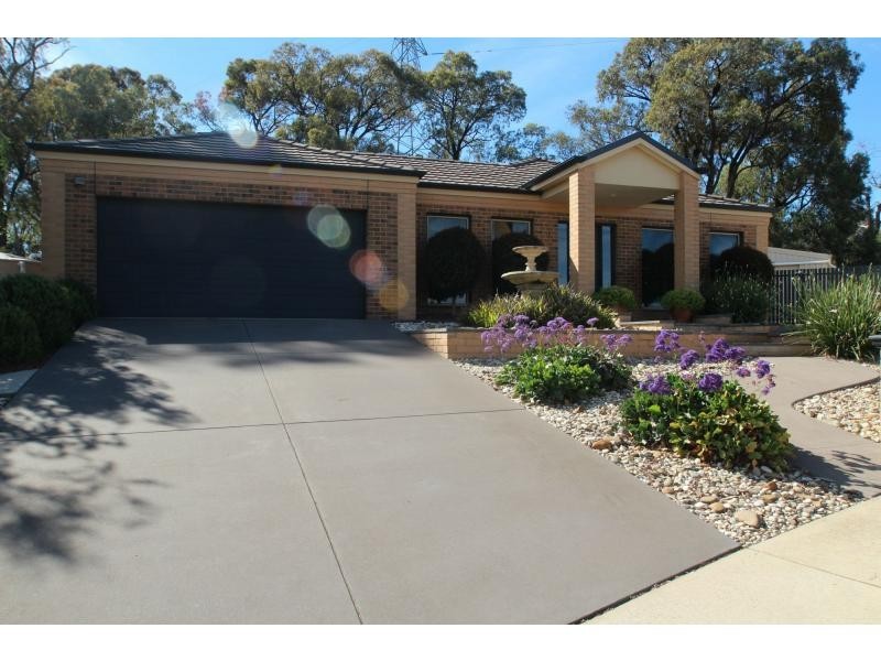 17 Regency Place, Kennington VIC 3550