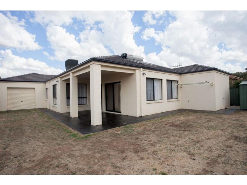 17 Ellesmere Terrace, Strathdale VIC 3550