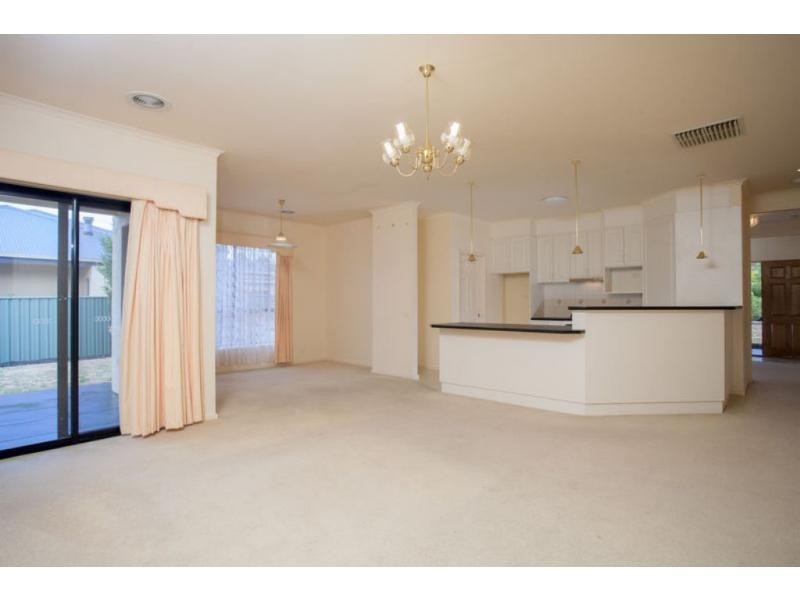 17 Ellesmere Terrace, Strathdale VIC 3550
