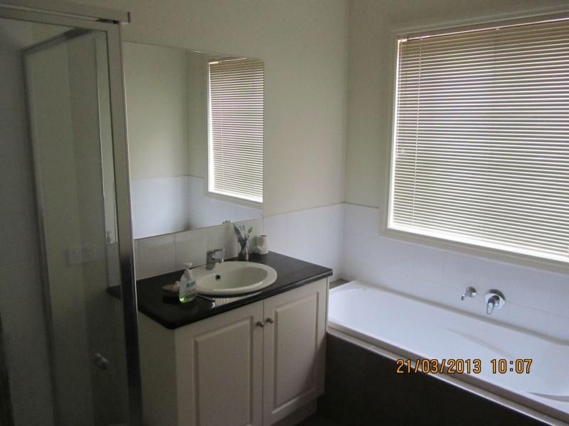 5b Vincent Drive, Kennington VIC 3550