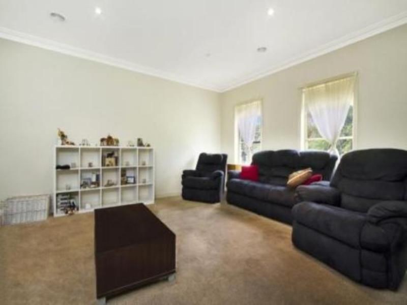 2/16 PEPPERTREE Grove, Strathdale VIC 3550