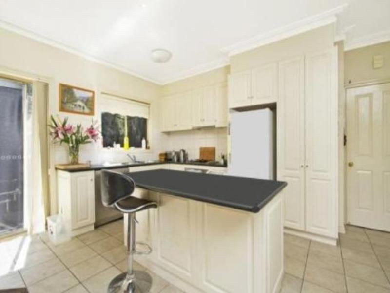 2/16 PEPPERTREE Grove, Strathdale VIC 3550