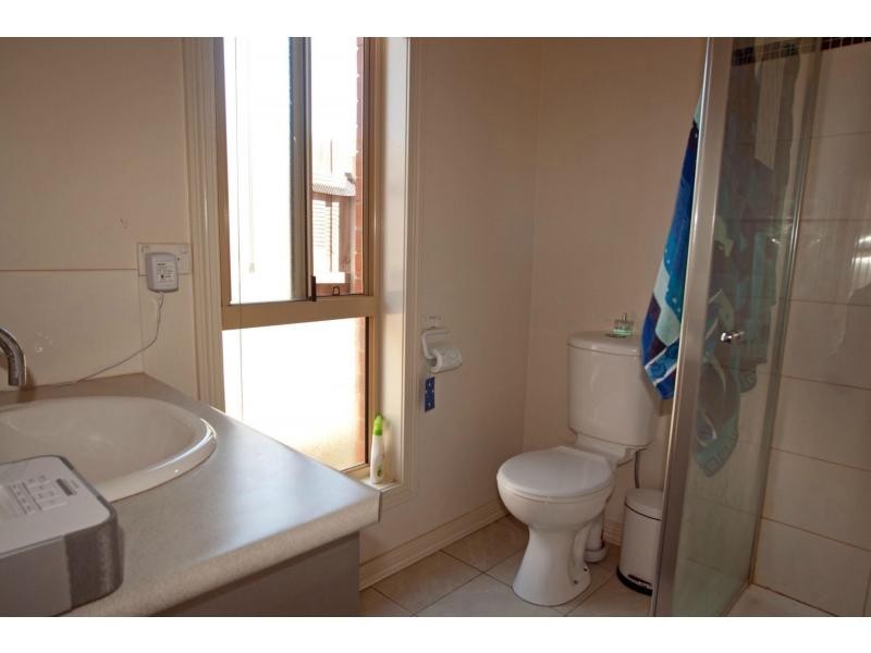 1/16 Peppertree Grove, Strathdale VIC 3550