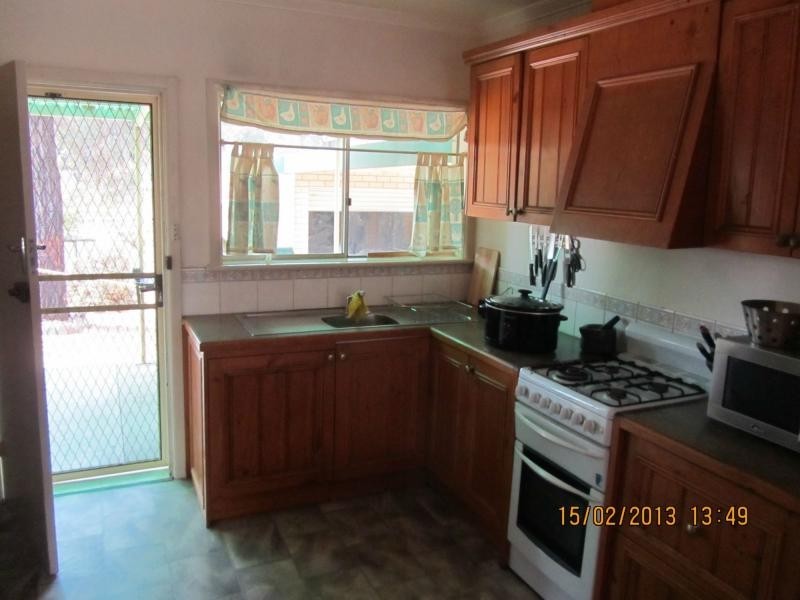 77 Ellis Street, Flora Hill VIC 3550