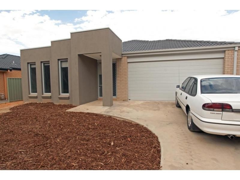 17 Sanctuary Boulevard, Maiden Gully VIC 3551