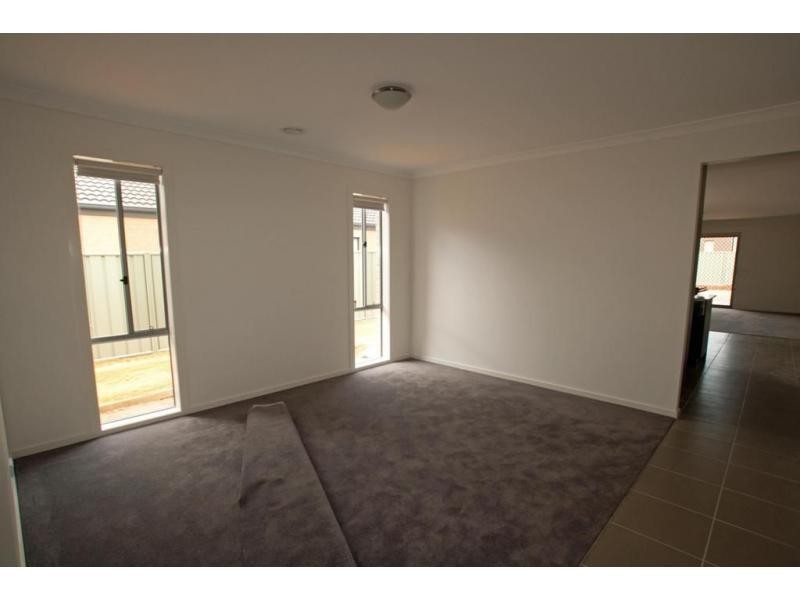 17 Sanctuary Boulevard, Maiden Gully VIC 3551