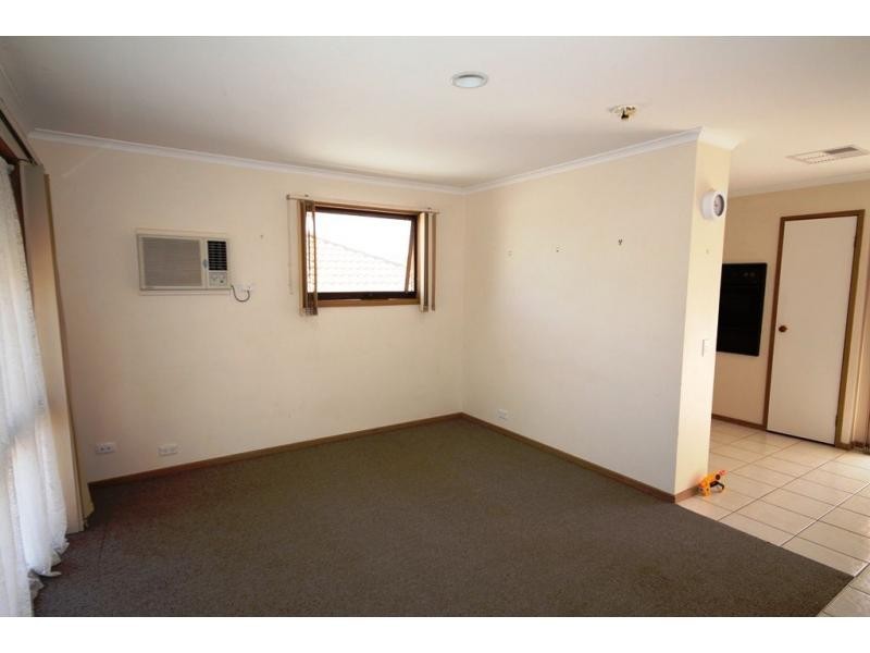 Unit 2/13 Proud Terrace, Flora Hill VIC 3550