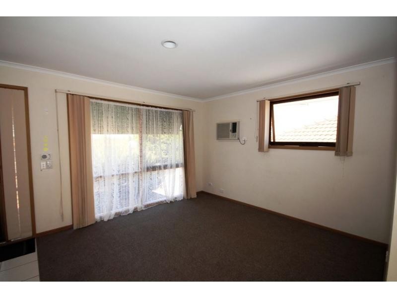 Unit 2/13 Proud Terrace, Flora Hill VIC 3550