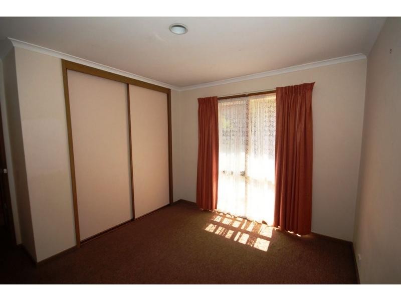 Unit 2/13 Proud Terrace, Flora Hill VIC 3550