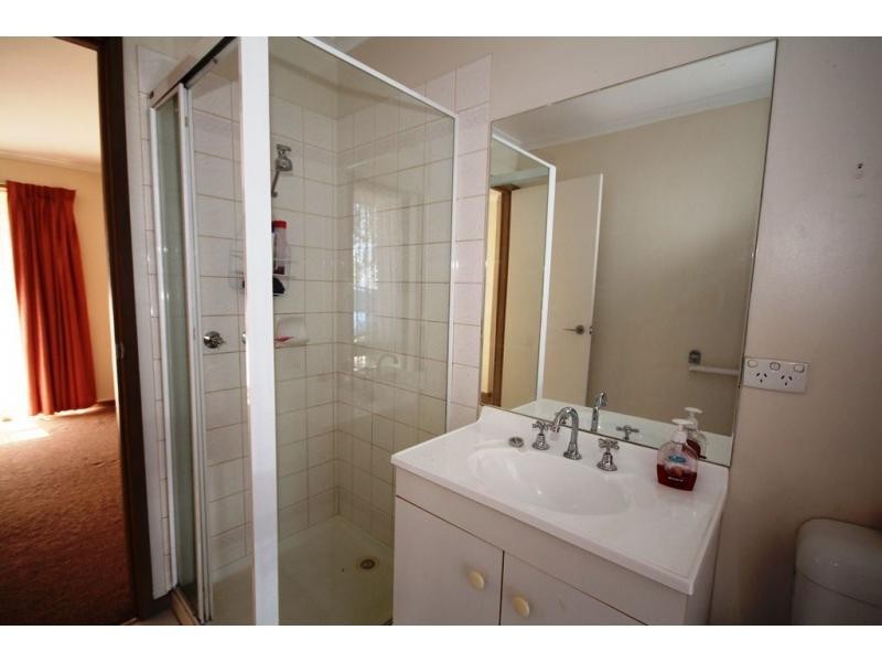 Unit 2/13 Proud Terrace, Flora Hill VIC 3550