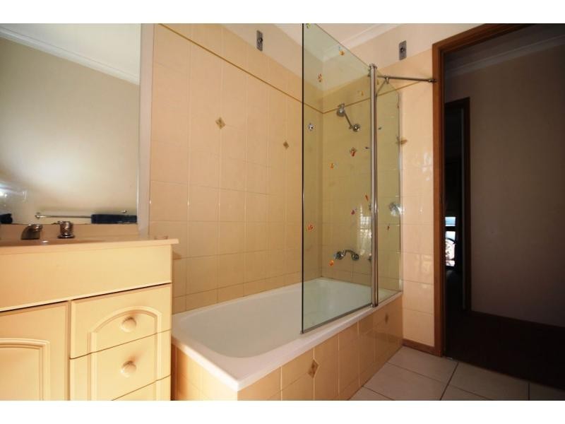 Unit 2/13 Proud Terrace, Flora Hill VIC 3550