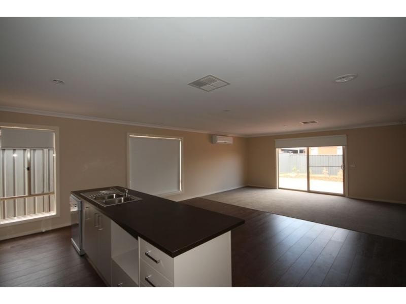 10 Yellowgum Drive, Epsom VIC 3551