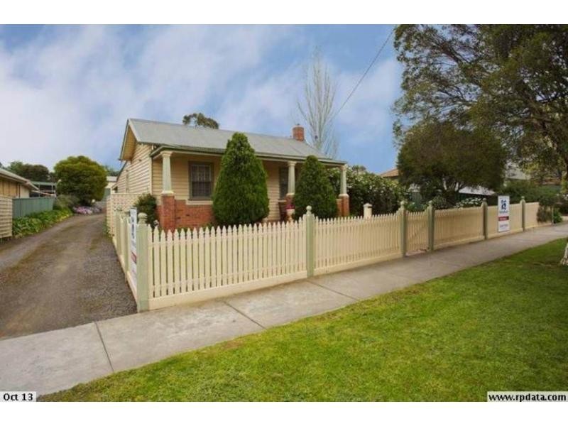 17 Wood Street, Long Gully VIC 3550