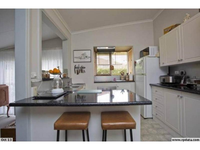 17 Wood Street, Long Gully VIC 3550