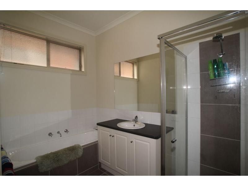 11A Ewing Avenue, Flora Hill VIC 3550