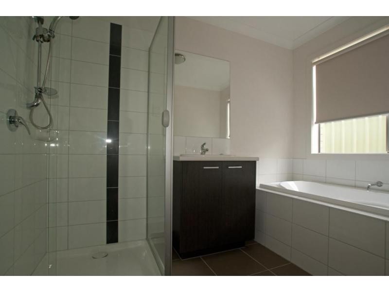 17 Sanctuary Boulevard, Maiden Gully VIC 3551