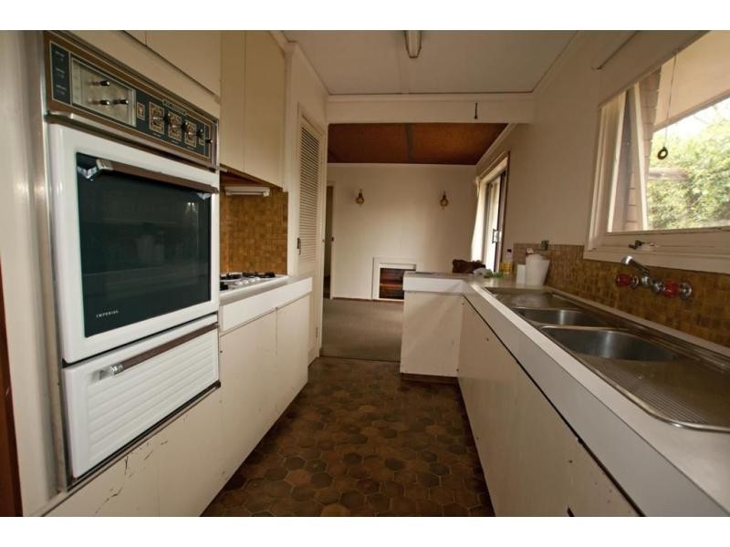 38 Friswell Avenue, Flora Hill VIC 3550