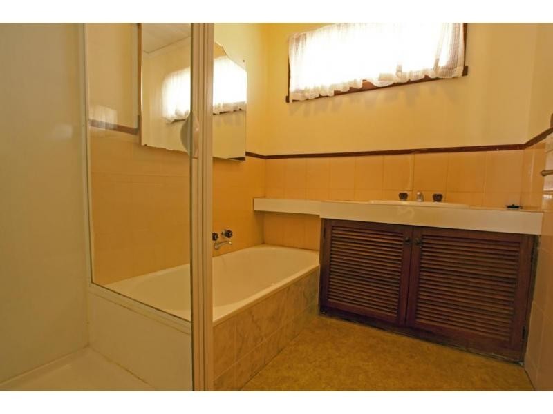 38 Friswell Avenue, Flora Hill VIC 3550