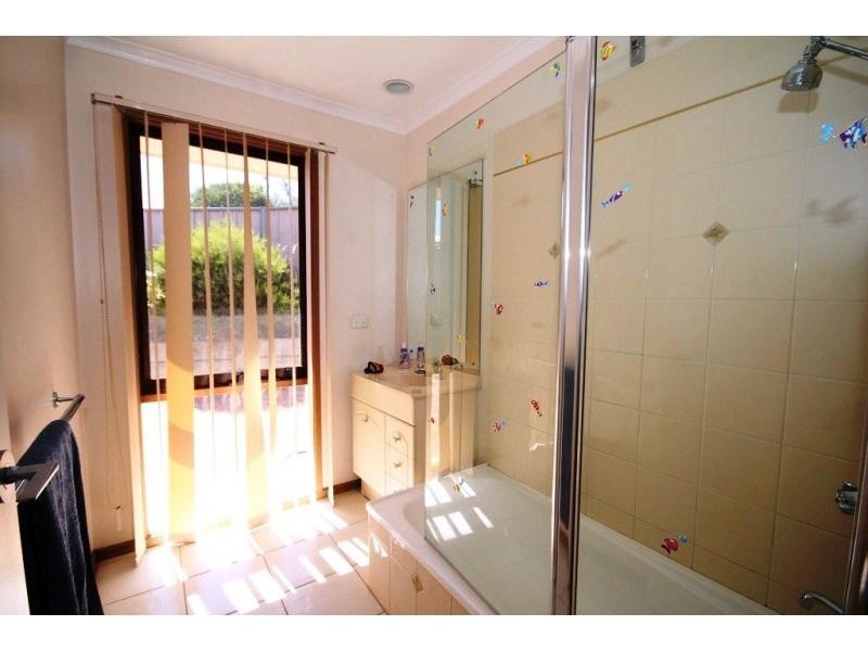 2/13 Proud Terrace, Flora Hill VIC 3550