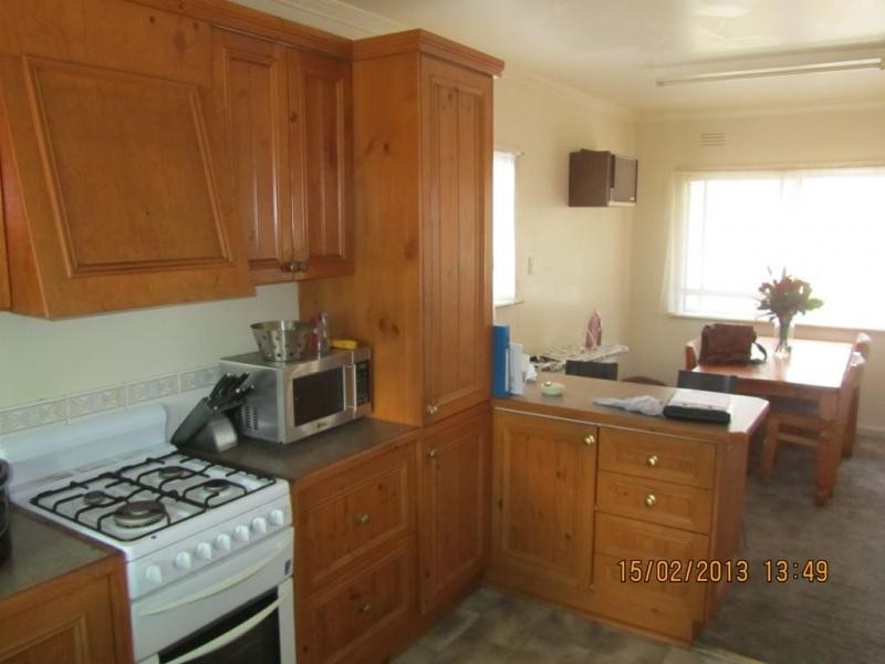 77 Ellis Street, Flora Hill VIC 3550