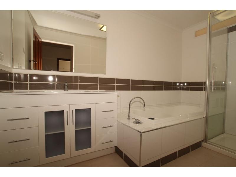 18 Poplar Street, Golden Square VIC 3555