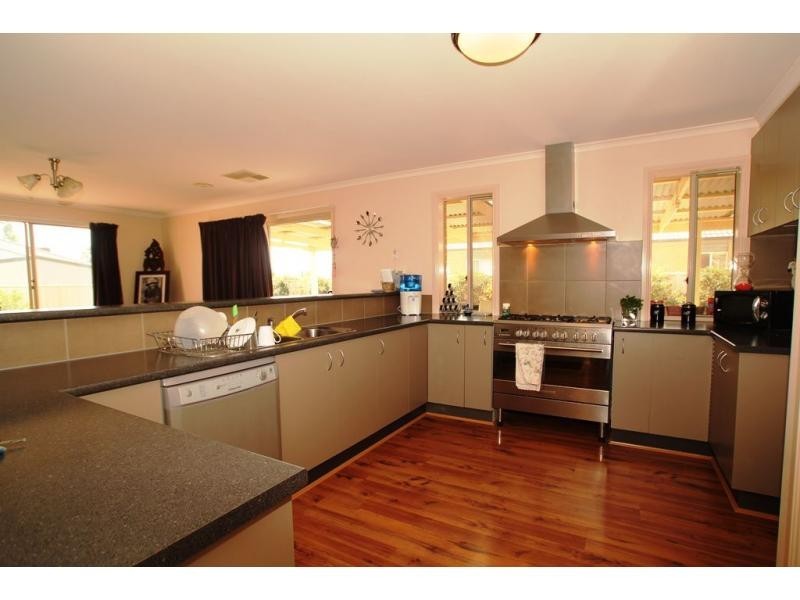 32 Glenwill Drive, Epsom VIC 3551