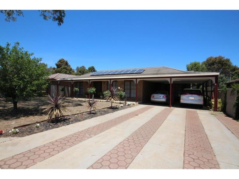 12 Cheriton Drive, Strathdale VIC 3550