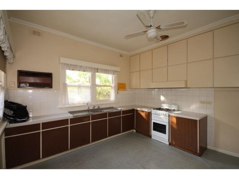 21 Queen Street, Kangaroo Flat VIC 3555