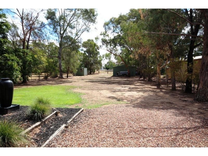 14 Strickland Street, Ascot VIC 3551