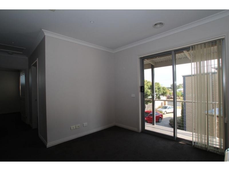 2./16 Skene Street, Kennington VIC 3550