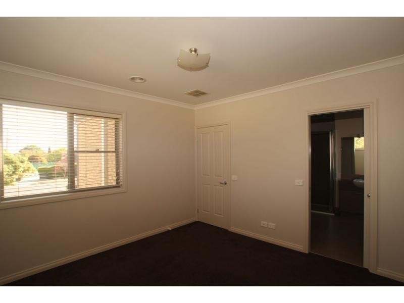 2./16 Skene Street, Kennington VIC 3550