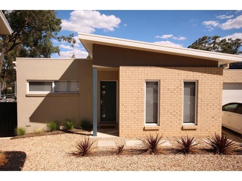 Villa 4/10 Gordon Street, Spring Gully VIC 3550