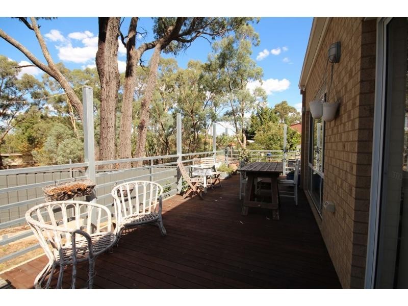 Villa 4/10 Gordon Street, Spring Gully VIC 3550